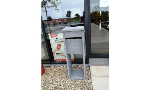 yyy31go-0290376-brievenbus-open